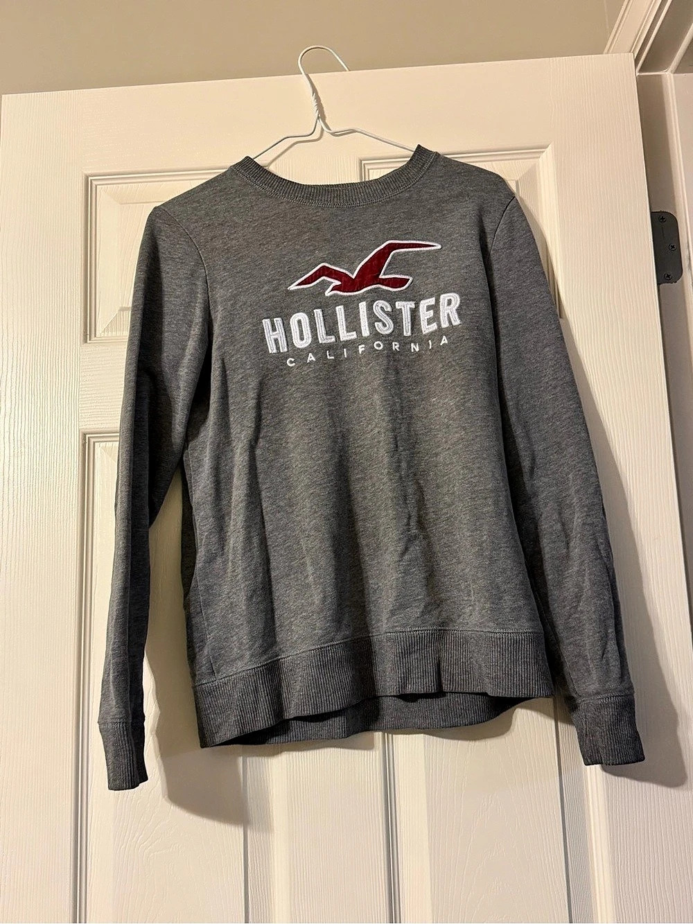 Hollister Men's Gray Logo Sweatshirt Size Medium